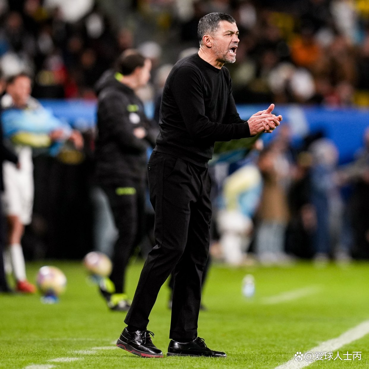 包含赛前费耶诺德备战西甲，完成体检细节曝光，球迷炸锅，身体对抗强度拉满的词条