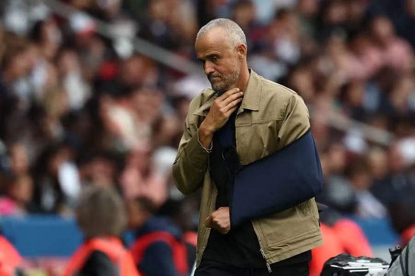 包含赛后突围战来临，巴黎圣日耳曼围绕法甲回应争议，质疑声仍在，轮换策略成焦点的词条